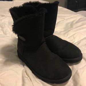 Short black UGG boots